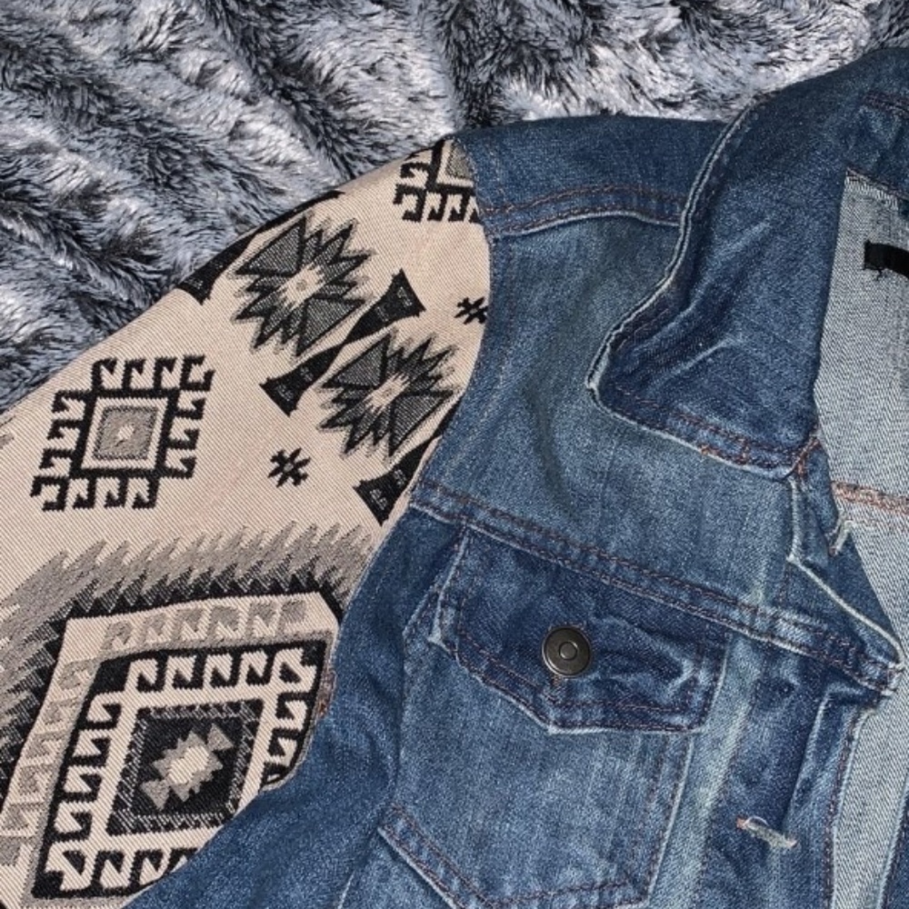 Pattern Sleeve Jean Jacket - Picture 4 of 6